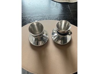 Kaffekoppar i rostfritt stål med fat