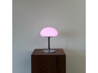 DOME bordslampa Rosa – Bauhaus retro lampa i opalglas & krom