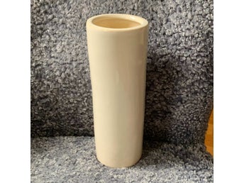 blank vit kruka H: ca 32 cm