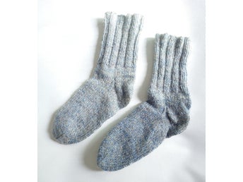 Handstickade raggsockar/yllesockar strl. 22 (innermått 150 mm)
