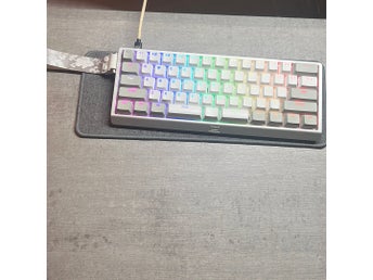 Wooting 60he V2 Custom keycaps och strap samt aluminum