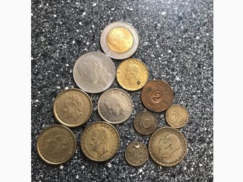 Tolv äldre mynt från Sverige, Italien och Spanien ...