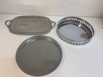 3 st silverfärgade fat / brickor
