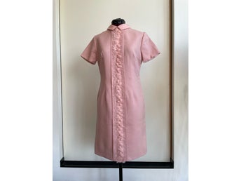 Rosa klänning med krage retro vintage 50/60-tal