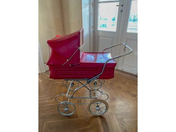 Charmig Röd Dockvagn i Retrostil från 60-tal