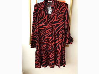 Pieces zebramönster zebra klänning röd svart vo.. (415287280 Pieces zebramönster zebra klänning röd svart vo.. (415287280