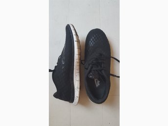 är asics små i storlekarna är asics små i storlekarna