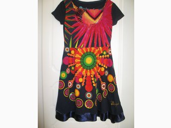 Desigual färgglad klänning storlek L Desigual färgglad klänning storlek L