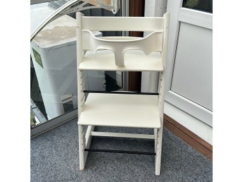 Stokke Tripp Trapp barnstol av nyare modell med bygel