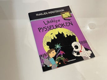 Familjen Monsterssons läskiga pysselbok med klistermärken stickers spöken
