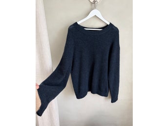 Filippa K - Navy Black Mel. Knit stickad tröja