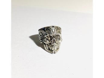 Kraftig silverring. Str 57. Design från Boas Copenhagen. Döskalle.