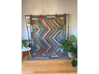Handknuten kelimmatta i ull, 245x175 cm
