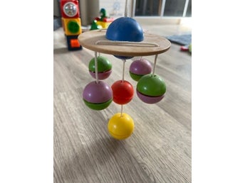 Aktivitetsmobil med bollar
