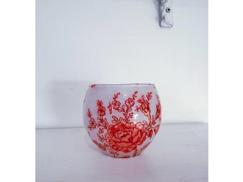 Miljögården Design ljuslykta i glas – vit/röd blommig – vintage shabby chic