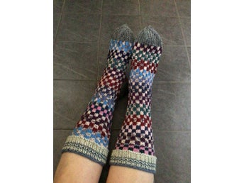Handstickade sockor st. 42-43