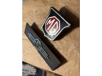 2 st Org emblem till någon MG sportbil från 1950-60 talet