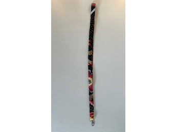 NYCKELBAND I TYG FRÅN SVENSKT TENN, MÖNSTER FRÅN JOSEF FRANK / TEXTIL MIRAKEL