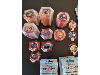 Disney Infinity Power Discs 100+ – enorm samling med förpackningar