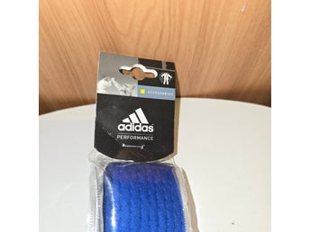 Adidas Performance bä i blått. Bältet är 200 cm långt.