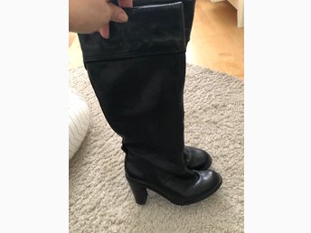 TREND svarta bootsstövlar Levis TREND svarta bootsstövlar Levis