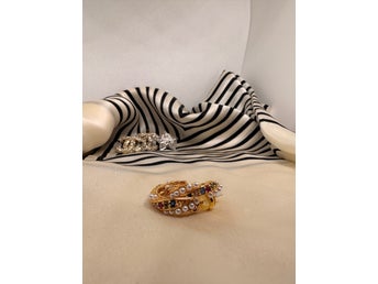 Pearl zirconia breaded hoop style stud earrings