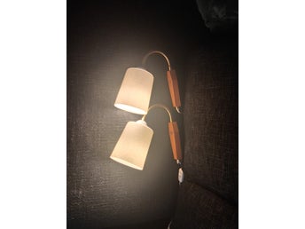 Retro sänglampor MAE Eskilstuna teak & mässing – par sammankopplade