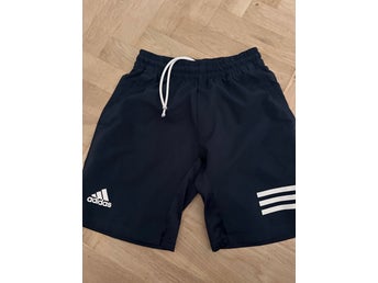Sport Adidas mörkblå shorts junior small tennis