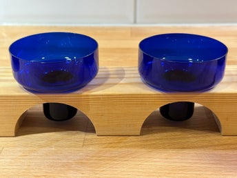 Furuljusstake med ljushållare i blått glas