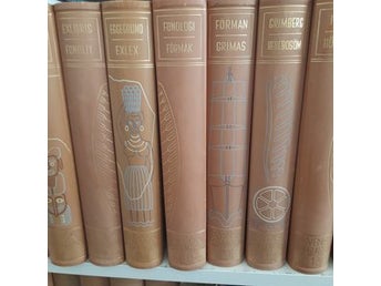 32 Uppslagsböcker fram till 1955. Konstnär Nils Melanders inramning.