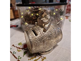 Sparbössa med björn, med bottenplugg.
