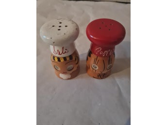 Äldre salt och pepparkar i trä (60-tal)