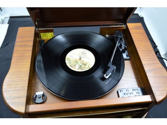 Retro-Line musikspelare med skivspelare och radio