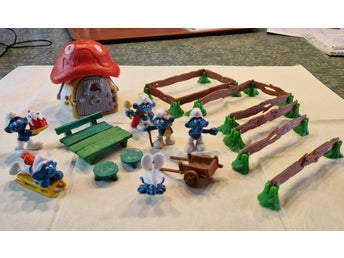 Smurf-lekset med hus, figurer och tillbehör