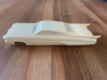 Modellbilskaross i resin – 1959 Cadillac