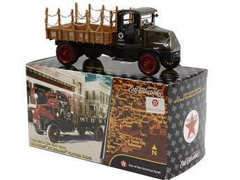 Texaco 1918 Mack AC Bulldog Flatbed