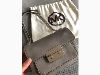 michael kors väska liten grå michael kors väska liten grå