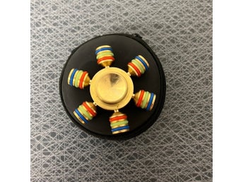 Cool fidgetspinner i mässing/metall