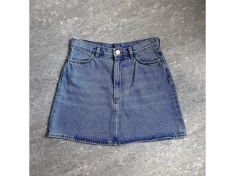 MONKI blå jeanskjol storlek 38 retro 90-tal
