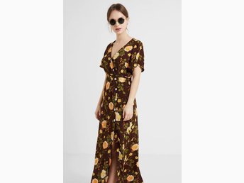 NY söt blommig långklänning i retro stil strl 4.. (382759189 Retro grön blommig långklänning fin modell kort arm 70 tal