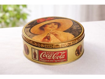 Coca-Cola plåtburk 1989 – vintage reklam kakburk samlarburk