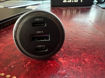 Ugreen 30W Billaddare med 3 Portar