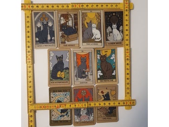 10 broderade tygmärken