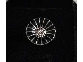GEORG JENSEN DAISY RING Ø18MM / STR.54 I STERLING SILVER SAMT SVART EMALJ