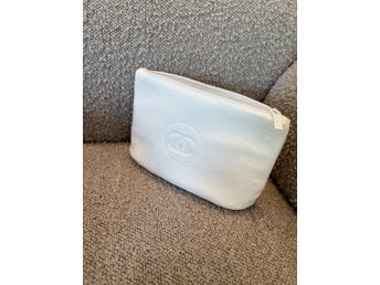 Chanel beauty necessär i vit färg