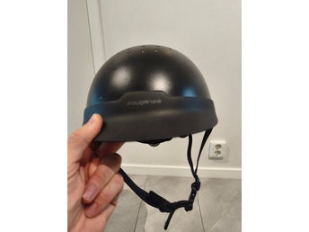 Svart ridhjälm, storlek M (55-58 cm)
