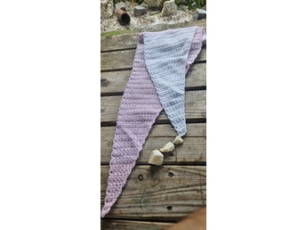 Handvirkad minisjal / trekantssjal – 110x21 cm – rosa och vit modalmix