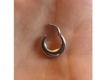 Septumclicker silvrig clicker i stål piercingring örring 1,2 mm tjock