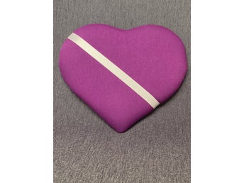 Märkestavla för simmärken/smycken violett/ Vit satinband