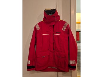 MUSTO röd seglarjacka, storlek 10/38